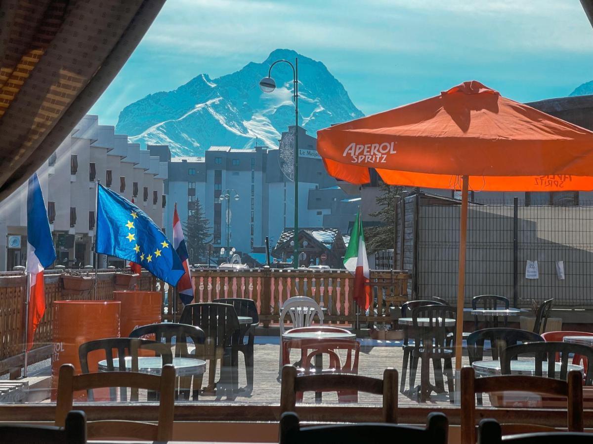 Atmosphere Hotel Лес дьо Алпс Екстериор снимка