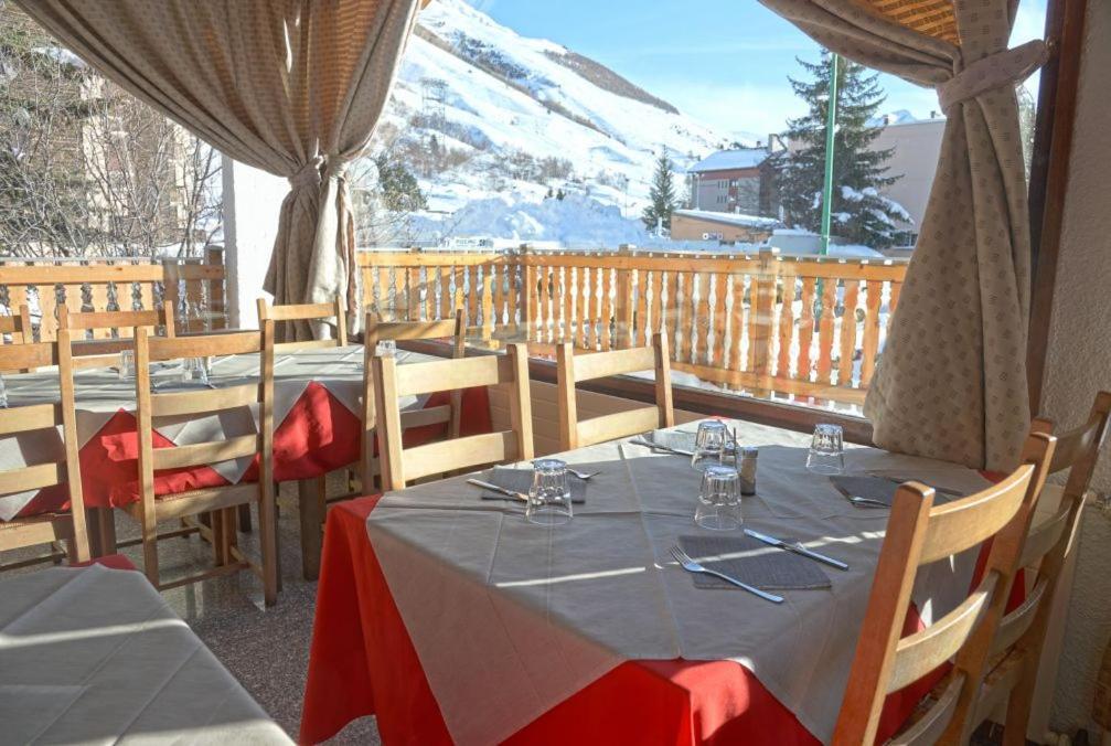 Atmosphere Hotel Лес дьо Алпс Екстериор снимка