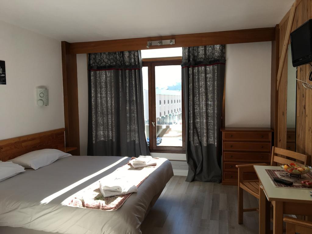 Atmosphere Hotel Лес дьо Алпс Екстериор снимка