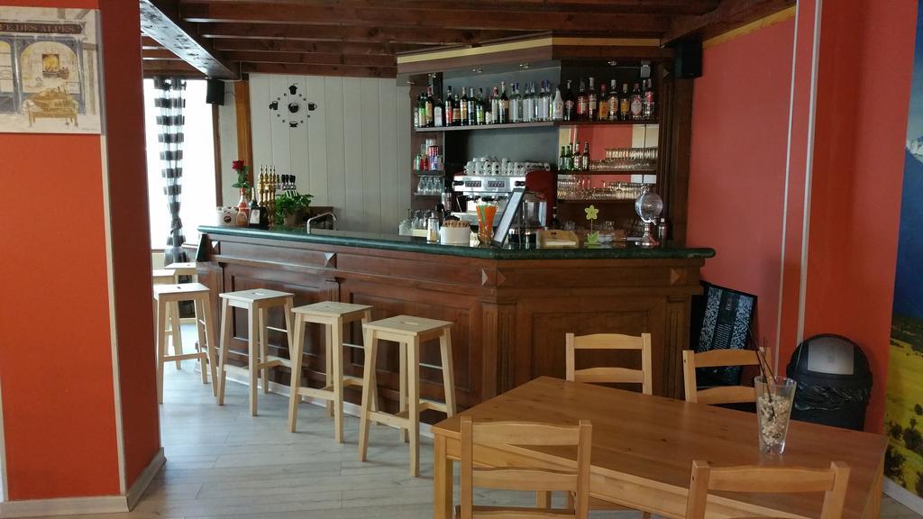 Atmosphere Hotel Лес дьо Алпс Екстериор снимка